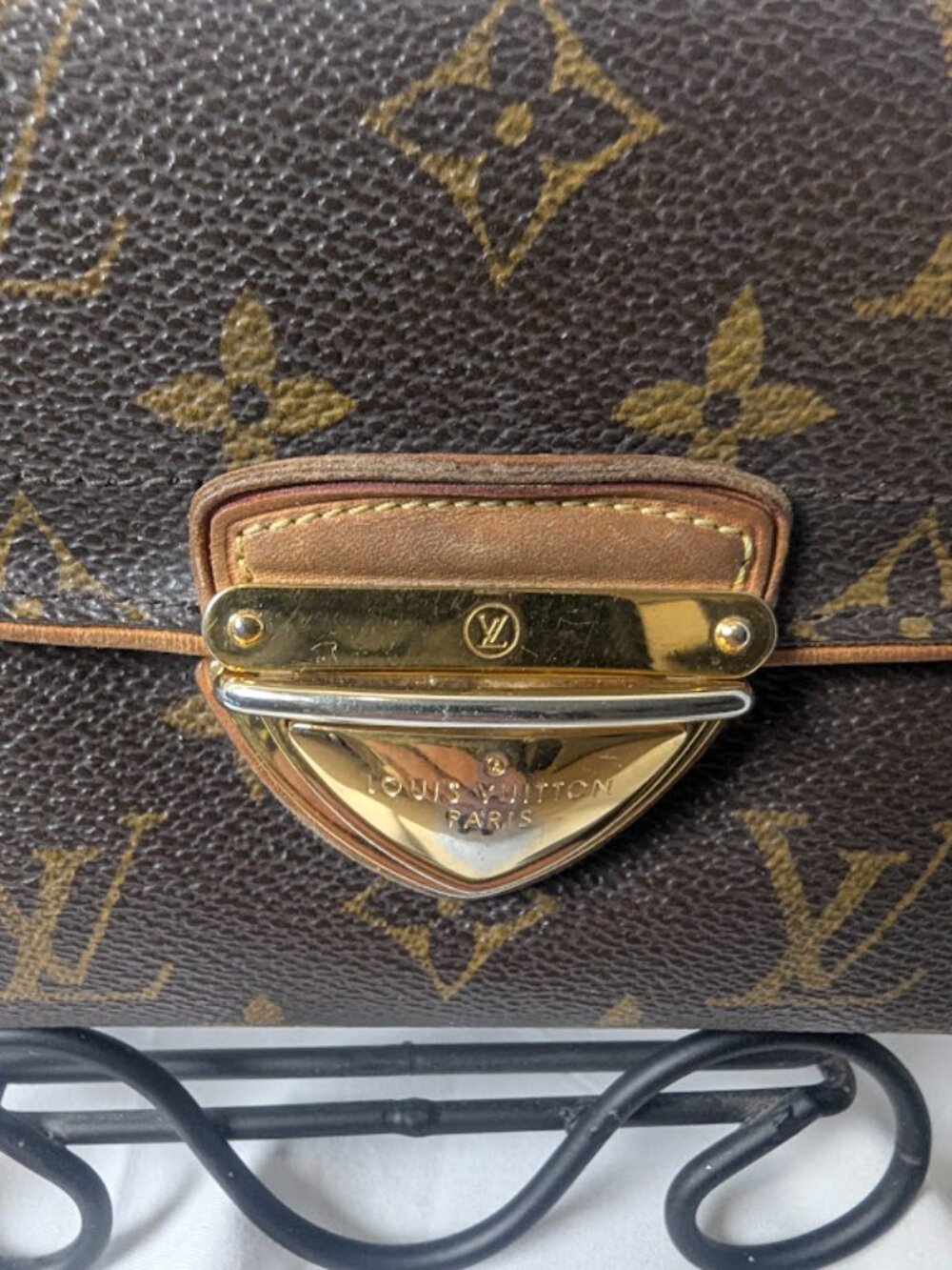 Louis Vuitton Monogram Mahina Lock Style Wallet - Picture 4 of 11